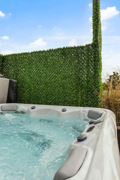 Schitterende Loft Met Jacuzzi En Sauna In Mechelen Exteriör bild