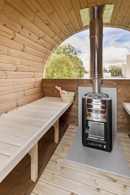 Schitterende Loft Met Jacuzzi En Sauna In Mechelen Exteriör bild