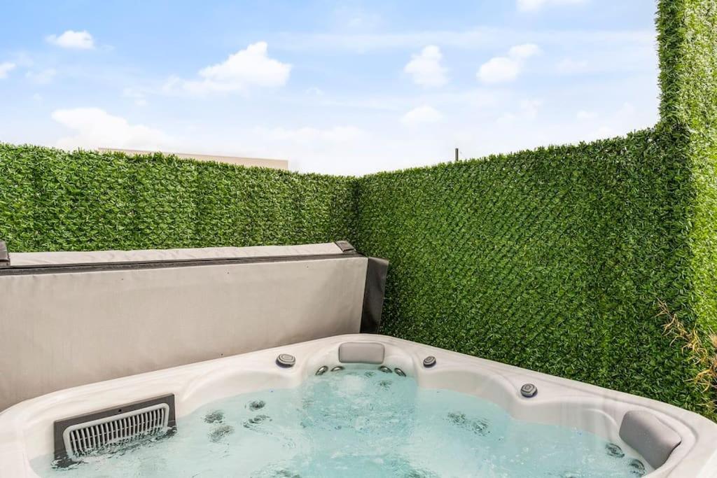 Schitterende Loft Met Jacuzzi En Sauna In Mechelen Exteriör bild